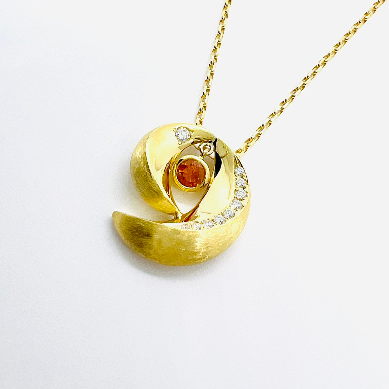 K18 ダイヤライン オレンジS入り Wムーン ペンダント9(M)